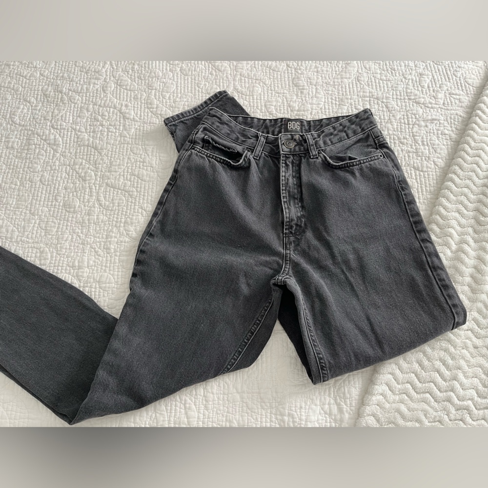 urban outfitters mom jeans